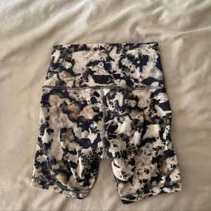 Lululemon wunder train shorts